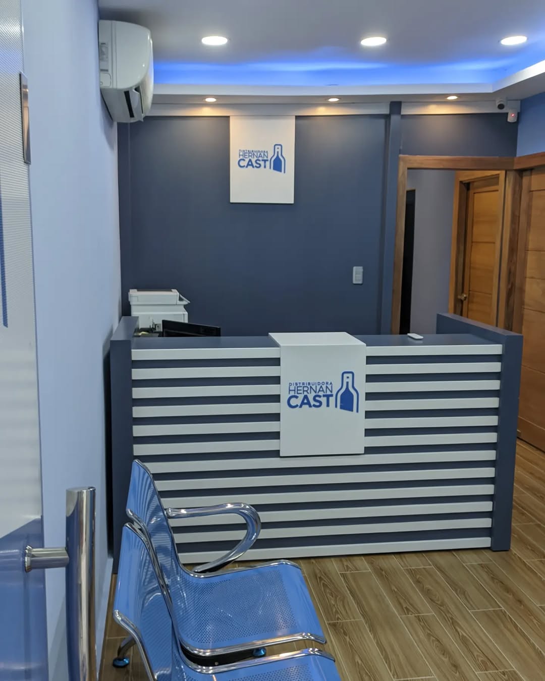 hazlo bien, hazlo con nosotros.damos forma a tus ideas¡tú lo imaginas, nosotros lo creamos! 829 256 2424 whatsapp 829 587 5868..@formcreativerd.#letreros #rotulacion #fachadas (1)